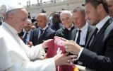 Uniti Per La Pace, per Papa Francesco scendono in campo Maradona insieme a Ronaldinho e Totti